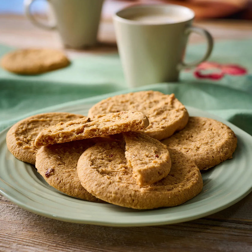 Lottie Shaw's Oatmeal & Raisin Biscuit Box 180g
