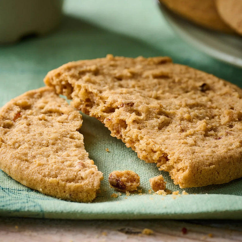 Lottie Shaw's Oatmeal & Raisin Biscuit Box 180g
